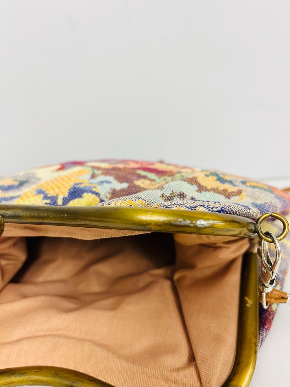 Vintage Kisslock Tapestry Crossbody Bag - Picture 3 of 7